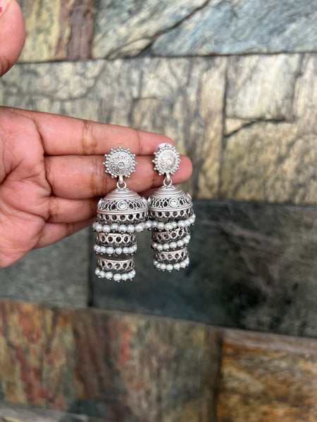 Layer jhumkas