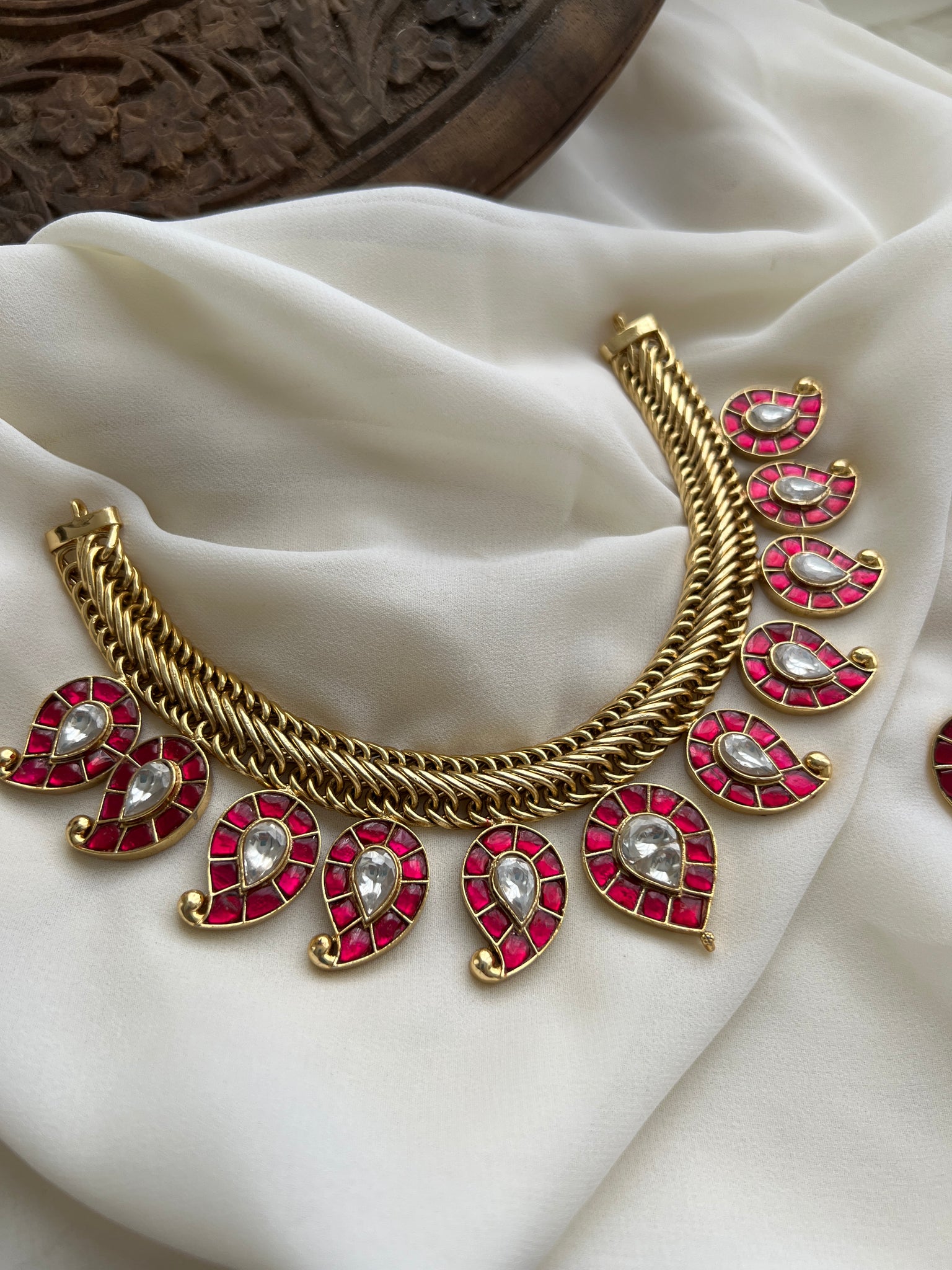 Kundan manga necklace with studs