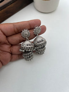 Layer jhumkas