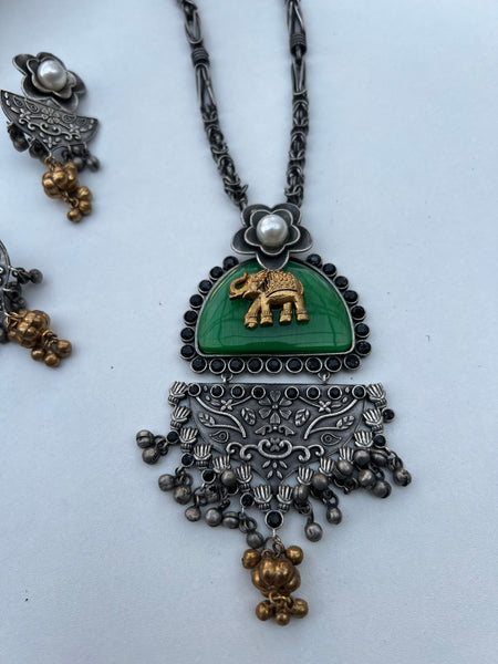 Elephant pendant necklace with earrings