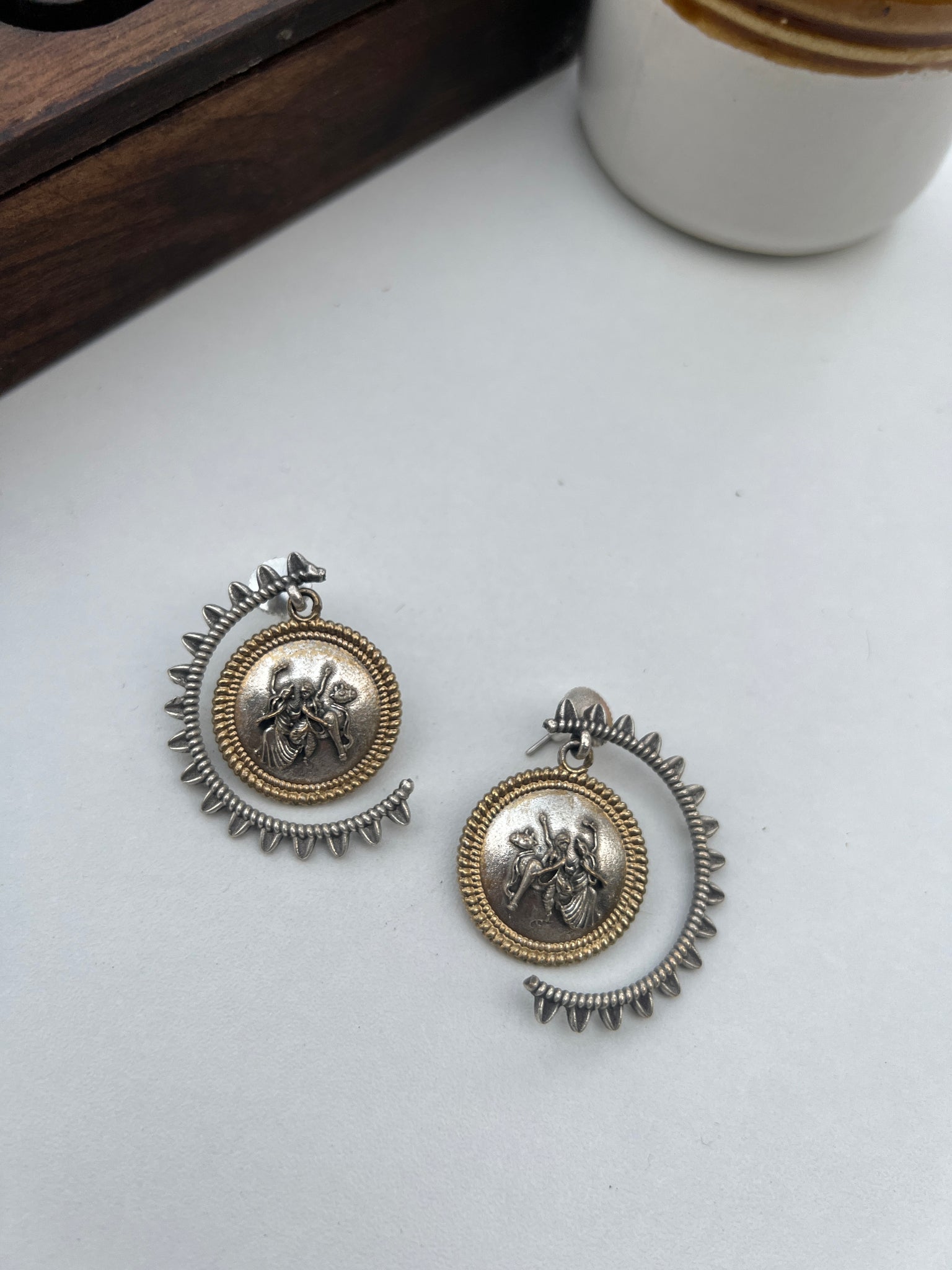 Dual tone dolki studs