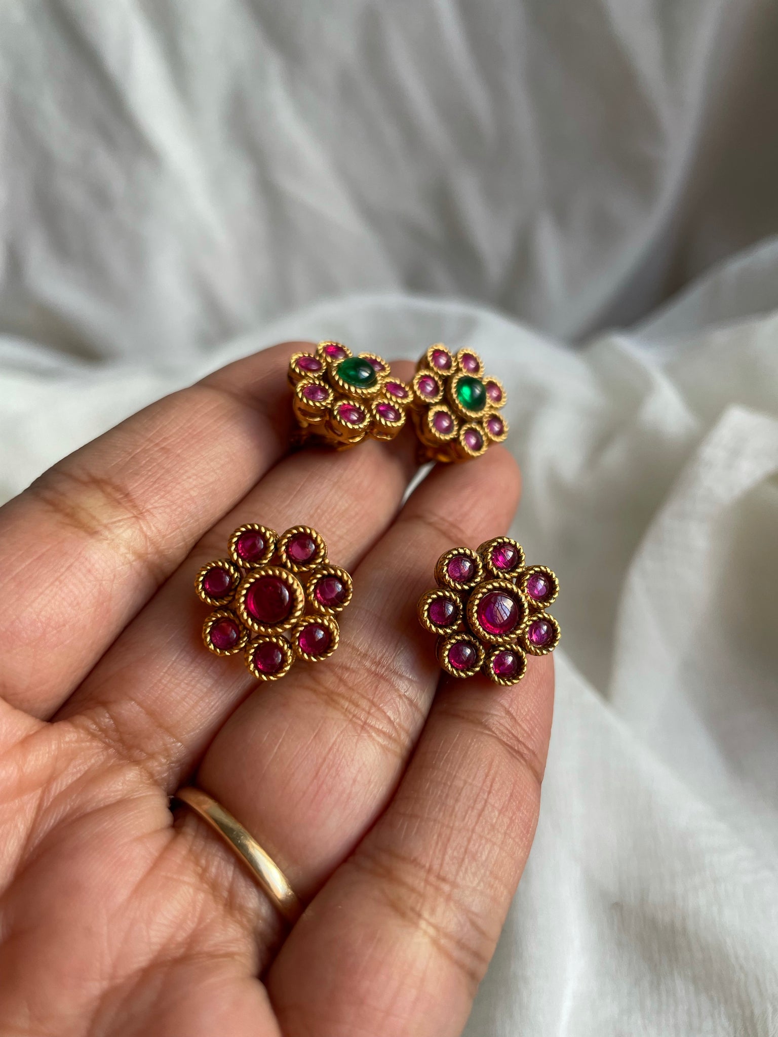 Clip on Small kemp flower studs