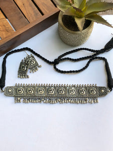 Tribal choker with hook earrings